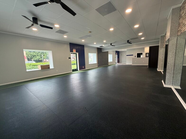 More Photos Of 1320-1350 Bruce Rd, Oreland Unknown For Lease
