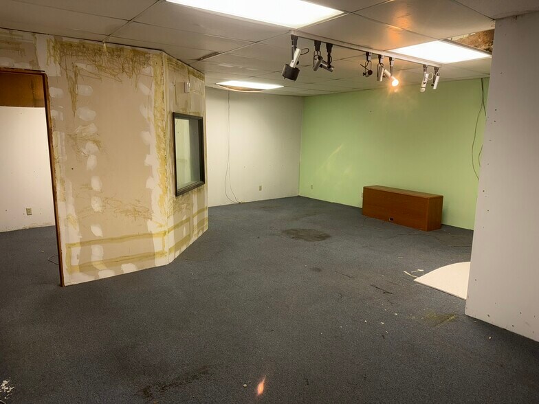 More Photos Of 1360-1366 Burton Ave, Salinas Warehouse For Sale