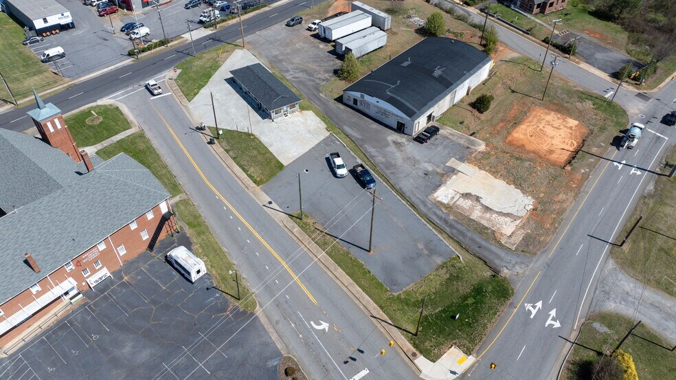 More Photos Of 121 13th St SW, Hickory Office For Sale