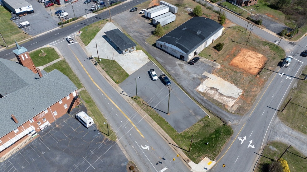 More Photos Of 121 13th St SW, Hickory Office For Sale