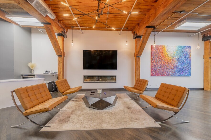 More Photos Of 520 W Erie St, Chicago Office For Sale