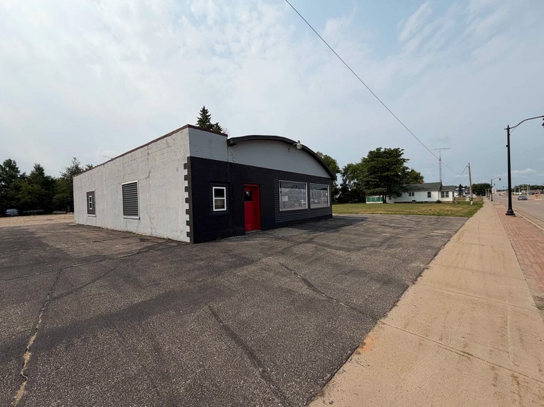 More Photos Of 2231 W Grand Ave, Wisconsin Rapids Auto Repair For Sale