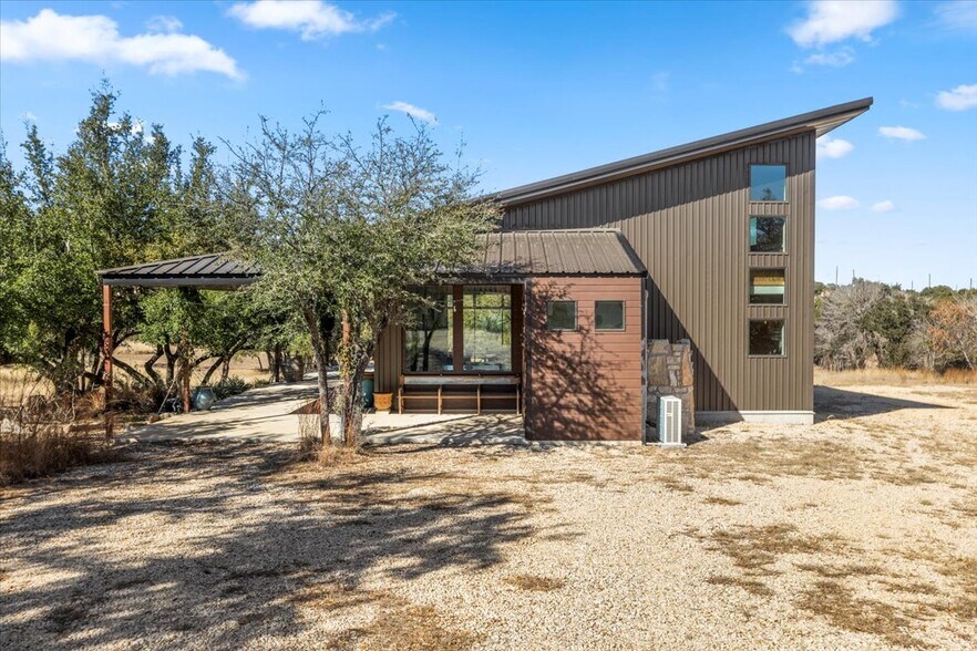 More Photos Of 272 Rocky Road, Johnson City Specialty For Sale
