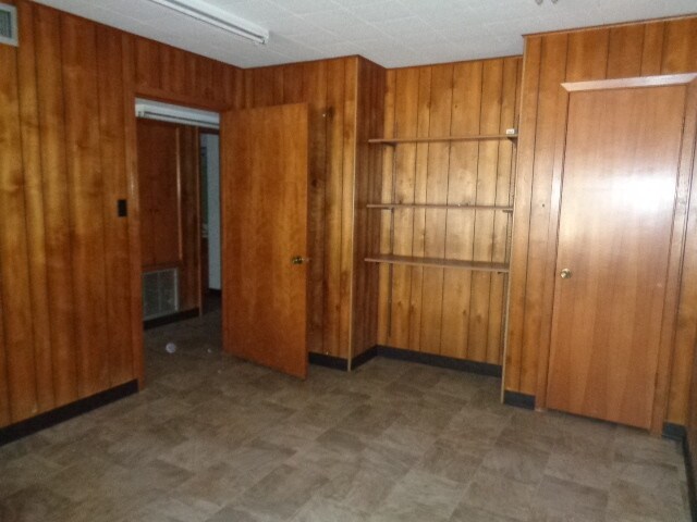 More Photos Of 903 Industrial St, Clute Unknown For Lease