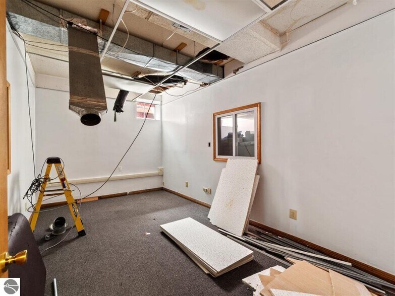 More Photos Of 180 S Benzie Blvd, Beulah Storefront Retail Office For Sale