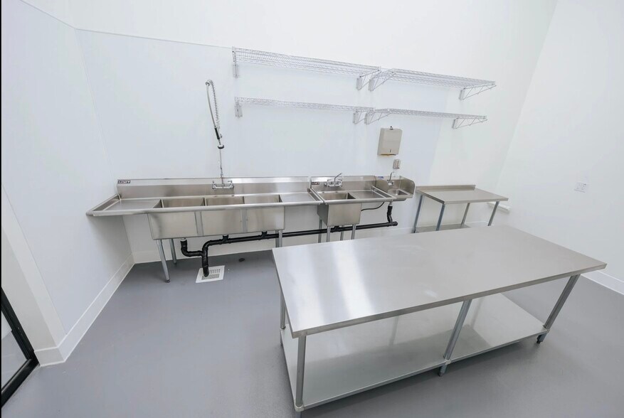 More Photos Of 17290 Newhope St, Fountain Valley Food Processing For Lease