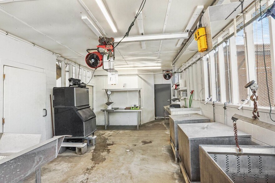 More Photos Of 8320 Highway 308, Lockport Restaurant For Lease