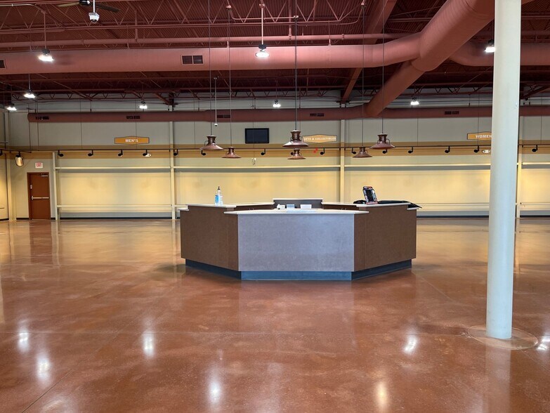 More Photos Of 131 S Soangetaha Rd, Galesburg Auto Dealership For Sale