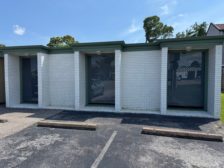 Primary Photo Of 2833 Nasa Pky, Seabrook Office For Lease