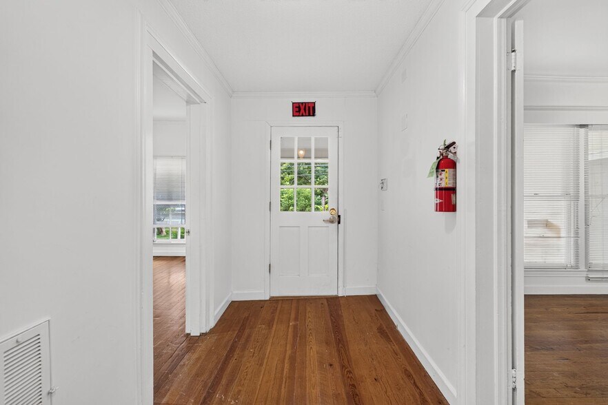 More Photos Of 117 E Salisbury St, Pittsboro Office For Sale