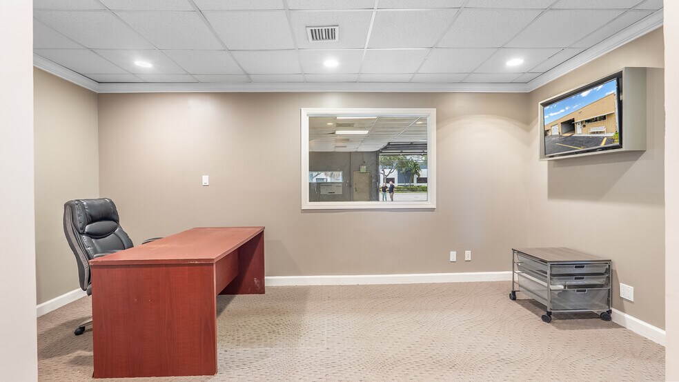 More Photos Of 1501 NW 1st Ct, Boca Raton Light Distribution For Lease