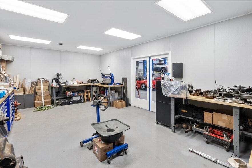 More Photos Of 20 Bellamy Pl, Stockbridge Warehouse For Sale