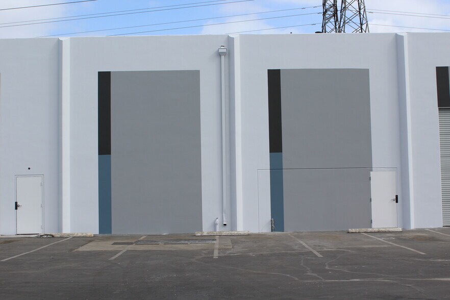 More Photos Of 7571-7575 Chapman Ave, Garden Grove Warehouse For Lease