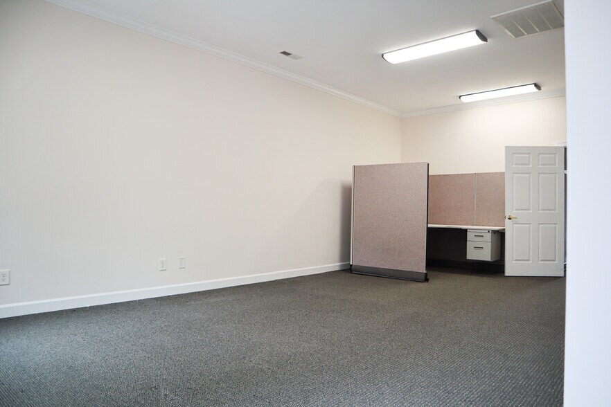 More Photos Of 314 W Millbrook Rd, Raleigh Office For Lease