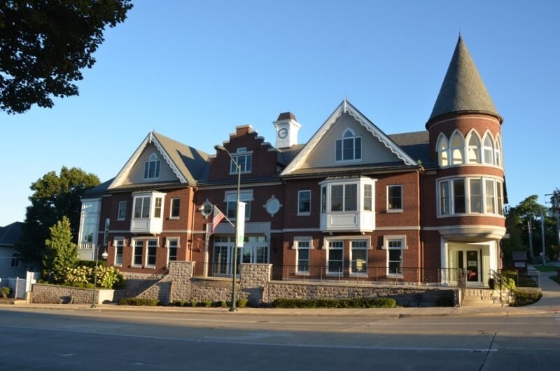 Primary Photo Of 411 W Main St, St Charles Loft Creative Space For Lease