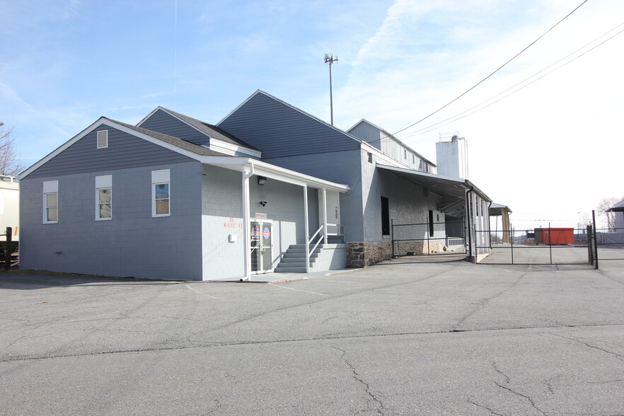 More Photos Of 36 Walnut St, Thurmont Warehouse For Lease