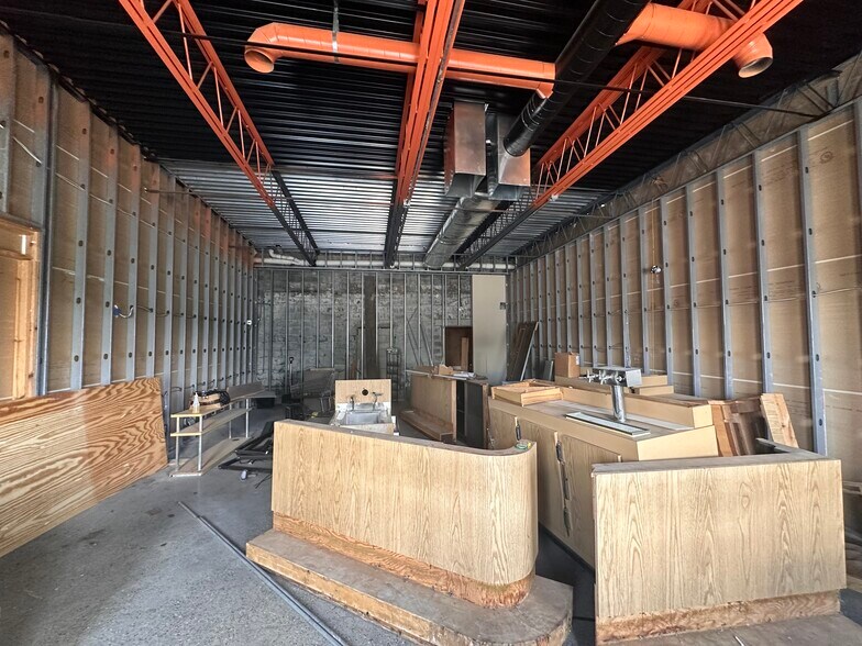 More Photos Of 8184-8198 N Dixie Hwy, Newport Freestanding For Lease