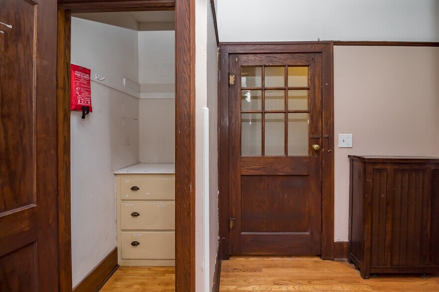 More Photos Of 71 N Williams St, Crystal Lake Storefront Retail Residential For Sale