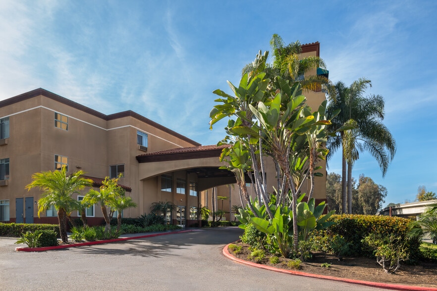 More Photos Of 631 Camino del Rio S, San Diego Hotel For Sale