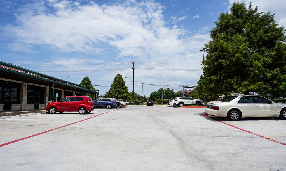 More Photos Of 2100 Cypress Creek Rd, Cedar Park Storefront For Sale