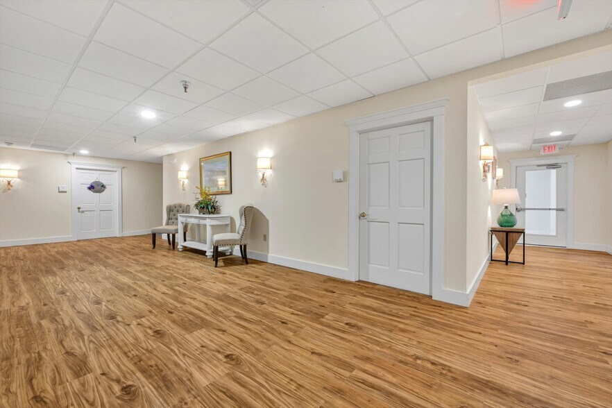 More Photos Of 31 N Spruce St, Elizabethtown Office Residential For Lease