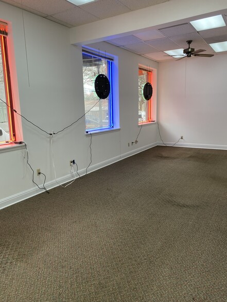 More Photos Of 106 W Washington St, Abbeville Office For Sale