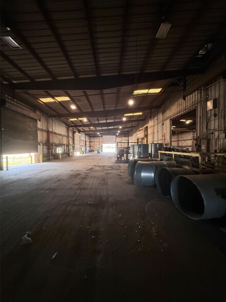 More Photos Of 100 E Industrial Blvd, Beeville Manufacturing For Lease