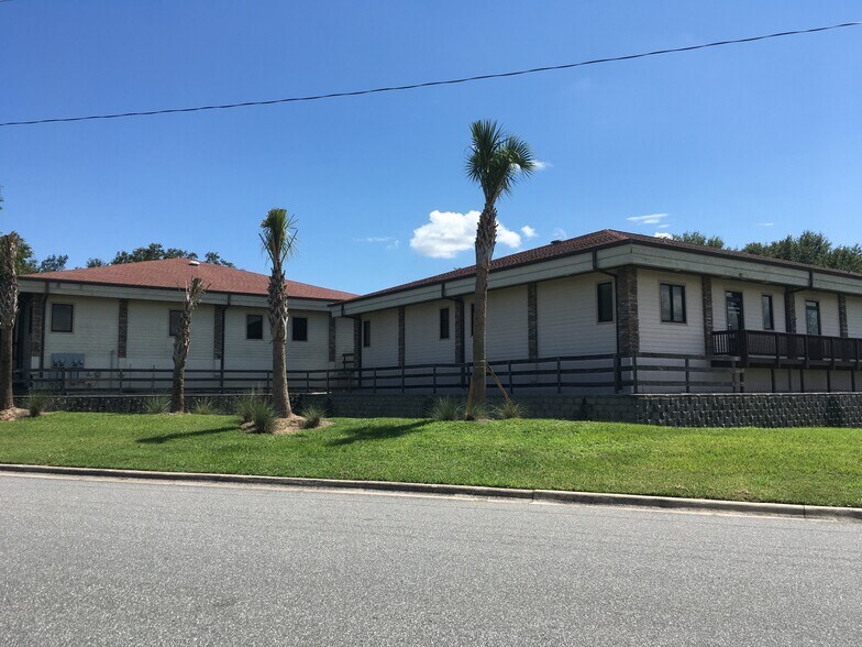 More Photos Of 301 Skyline Dr, Lady Lake Medical For Sale