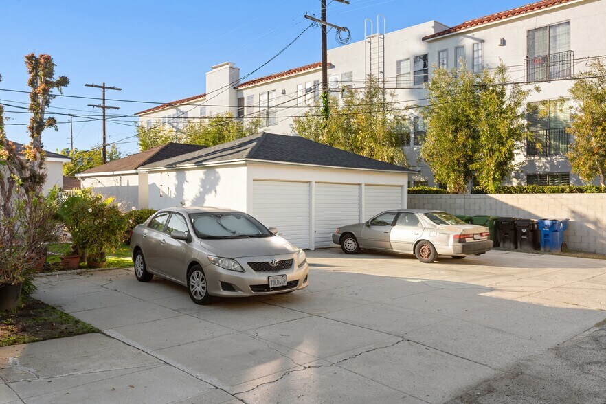 More Photos Of 10651 Whipple St, North Hollywood Multifamily For Sale