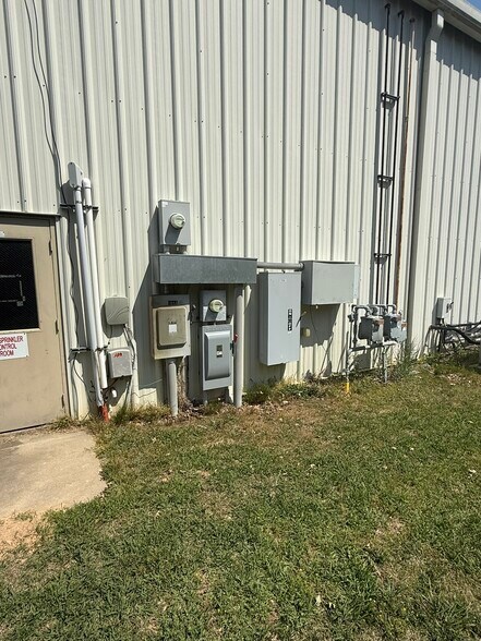 More Photos Of 144 Talbert Pointe Dr, Mooresville Light Distribution For Lease