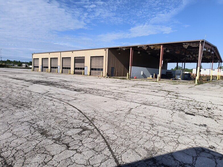 More Photos Of 5211 Oster Rd, Sheffield Village Truck Terminal For Lease