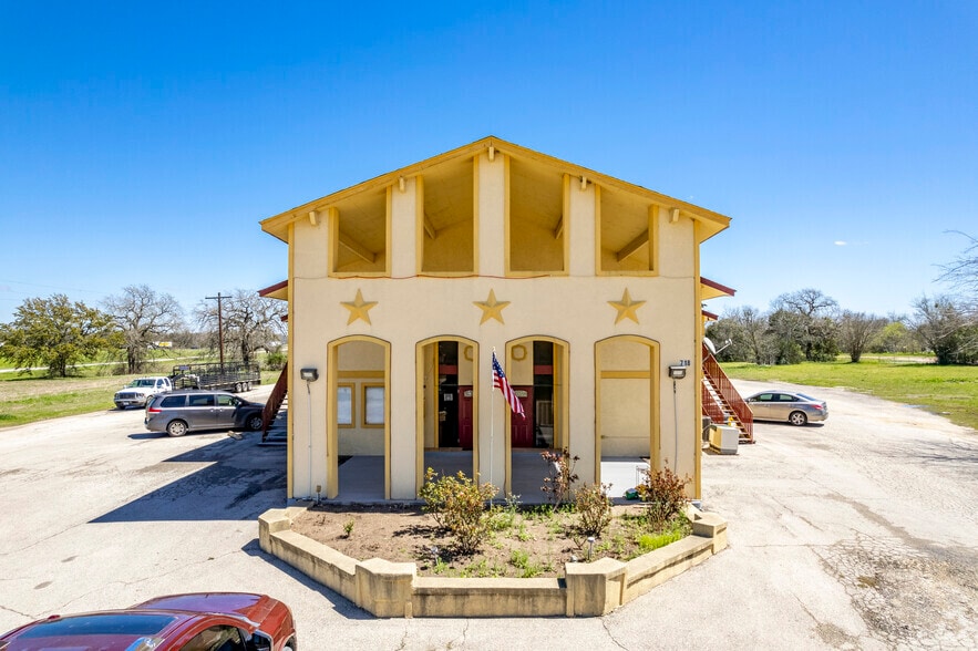More Photos Of 718-720 N La Grange St, Flatonia Hotel For Sale