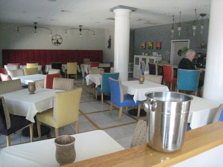 More Photos Of 34 W Merchant St, Audubon Restaurant For Sale