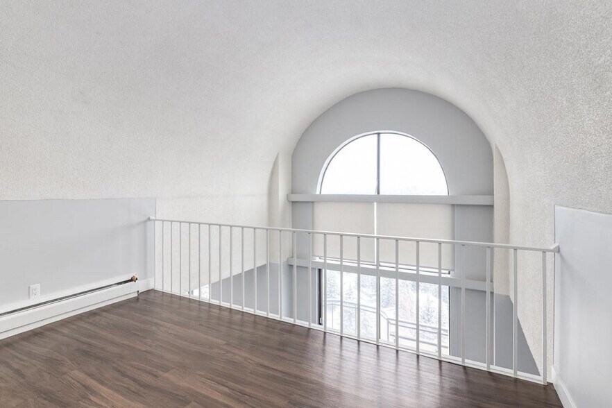 More Photos Of 2105 90 Av SW, Calgary Apartments For Lease