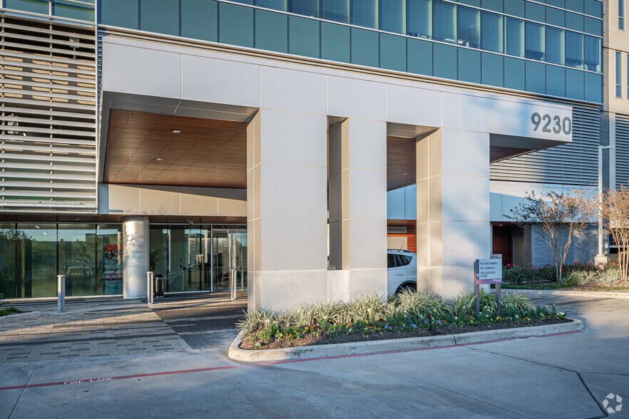 More Photos Of 9230 Katy Fwy, Houston Office For Sale