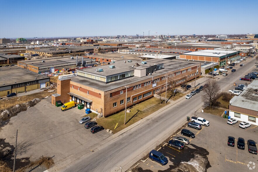 More Photos Of 5785 Rue Paré, Mt Royal Warehouse For Lease