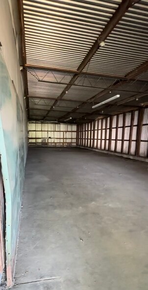 More Photos Of 427 N English St, Greensboro Warehouse For Lease