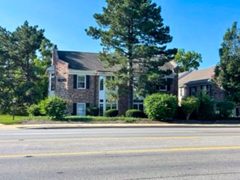 More Photos Of 600 W Roosevelt Rd, Wheaton Office For Lease