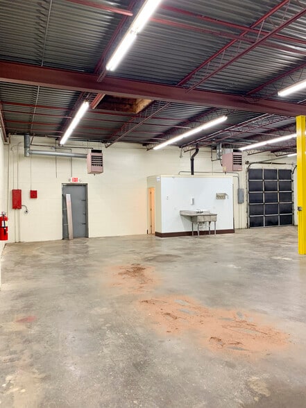 More Photos Of 5800-5814 N Hanley Rd, Saint Louis Industrial For Lease