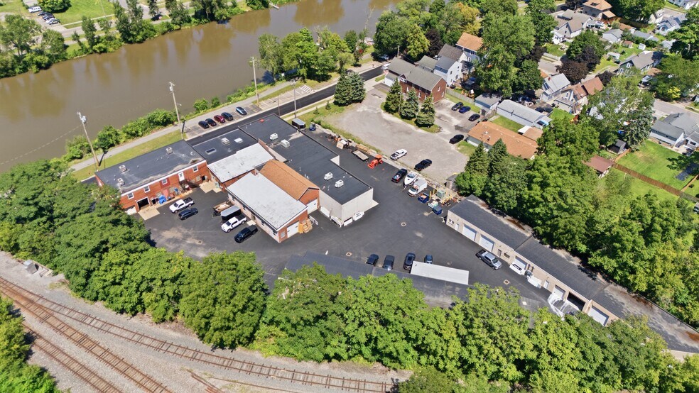 More Photos Of 126 E Niagara St, Tonawanda Warehouse For Sale