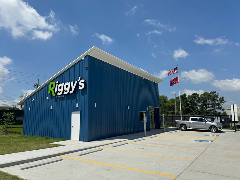 More Photos Of 5178 Citation Dr, Memphis Parking Lot For Lease