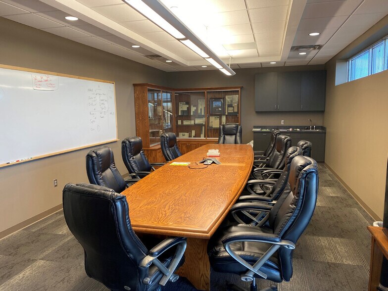 More Photos Of 801 W Caledonia Ave, Hillsboro Warehouse For Sale