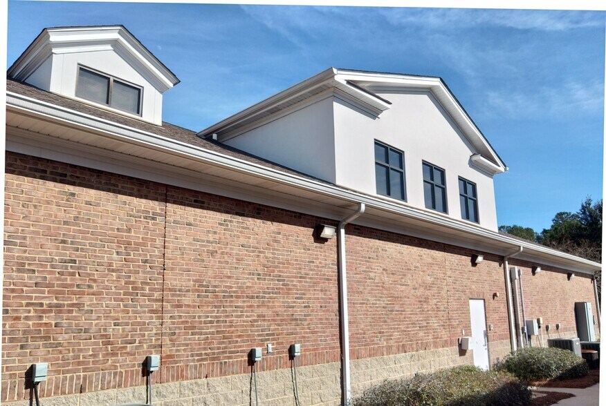 More Photos Of 10055 Ford Ave, Richmond Hill Medical For Lease