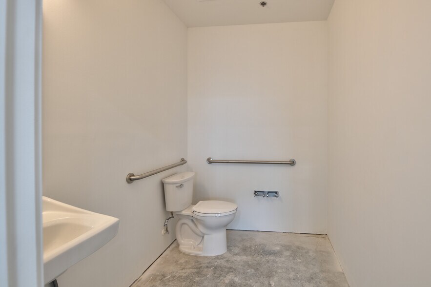 More Photos Of 7040 SE Federal Hwy, Hobe Sound Warehouse For Sale