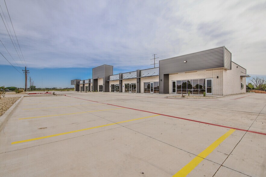 More Photos Of 10617 University Ave, Lubbock Storefront Retail Office For Lease