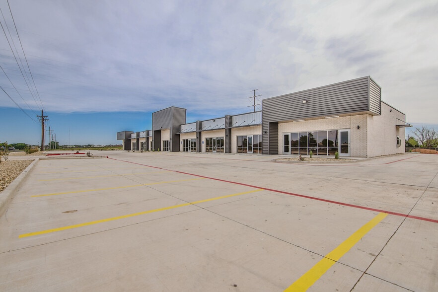 More Photos Of 10617 University Ave, Lubbock Storefront Retail Office For Lease