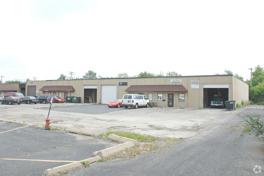 Primary Photo Of 1071-1095 Waveland Ave, Franklin Park Warehouse For Sale