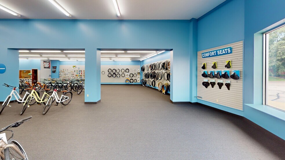 More Photos Of 964 N State St, Girard Freestanding For Sale