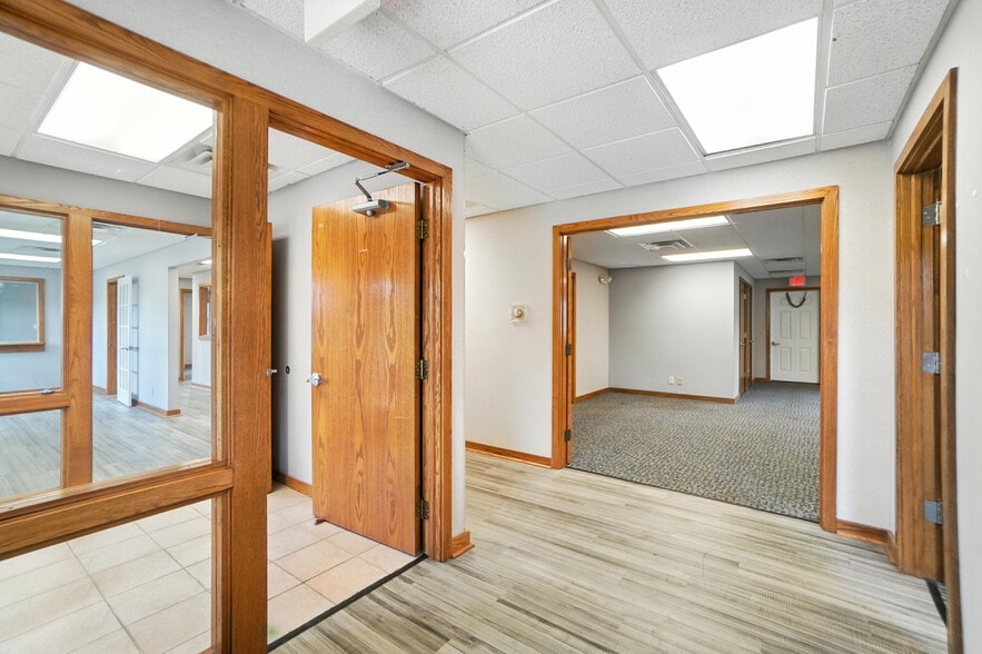 More Photos Of 675-681 Hopewell Dr, Heath Medical For Lease