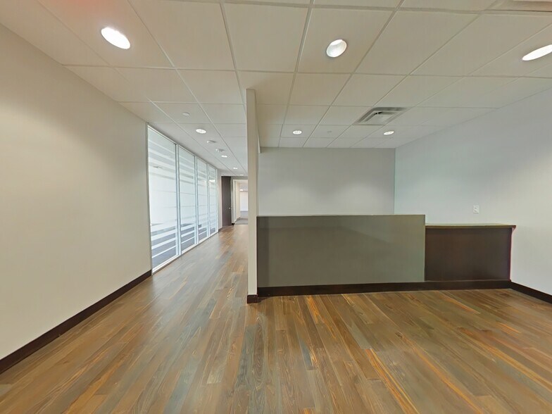 More Photos Of 70 NE Loop 410, San Antonio Office For Lease